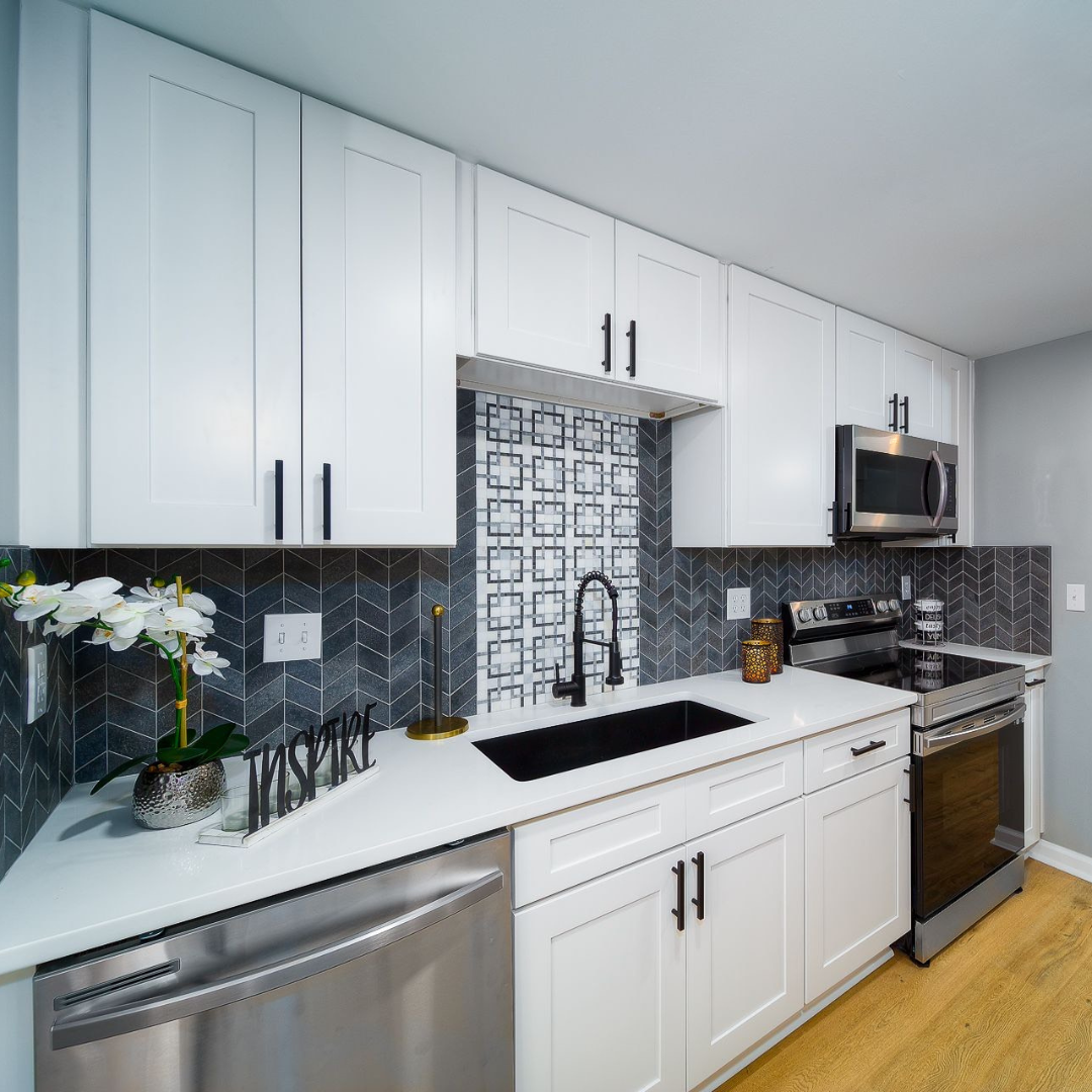 The Ultimate Guide to Kitchen Cabinet Hardware: Remodeling Your Space with L&C Cabinetry