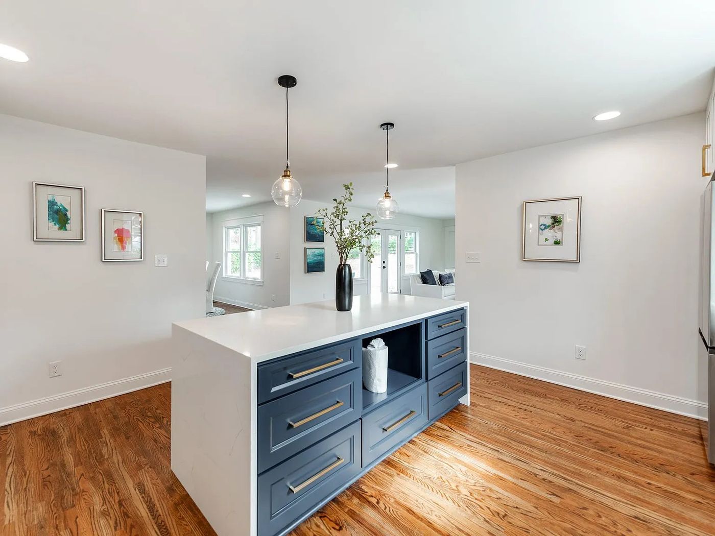 White shaker kitchen with a G8 navy island and glass pendant lights