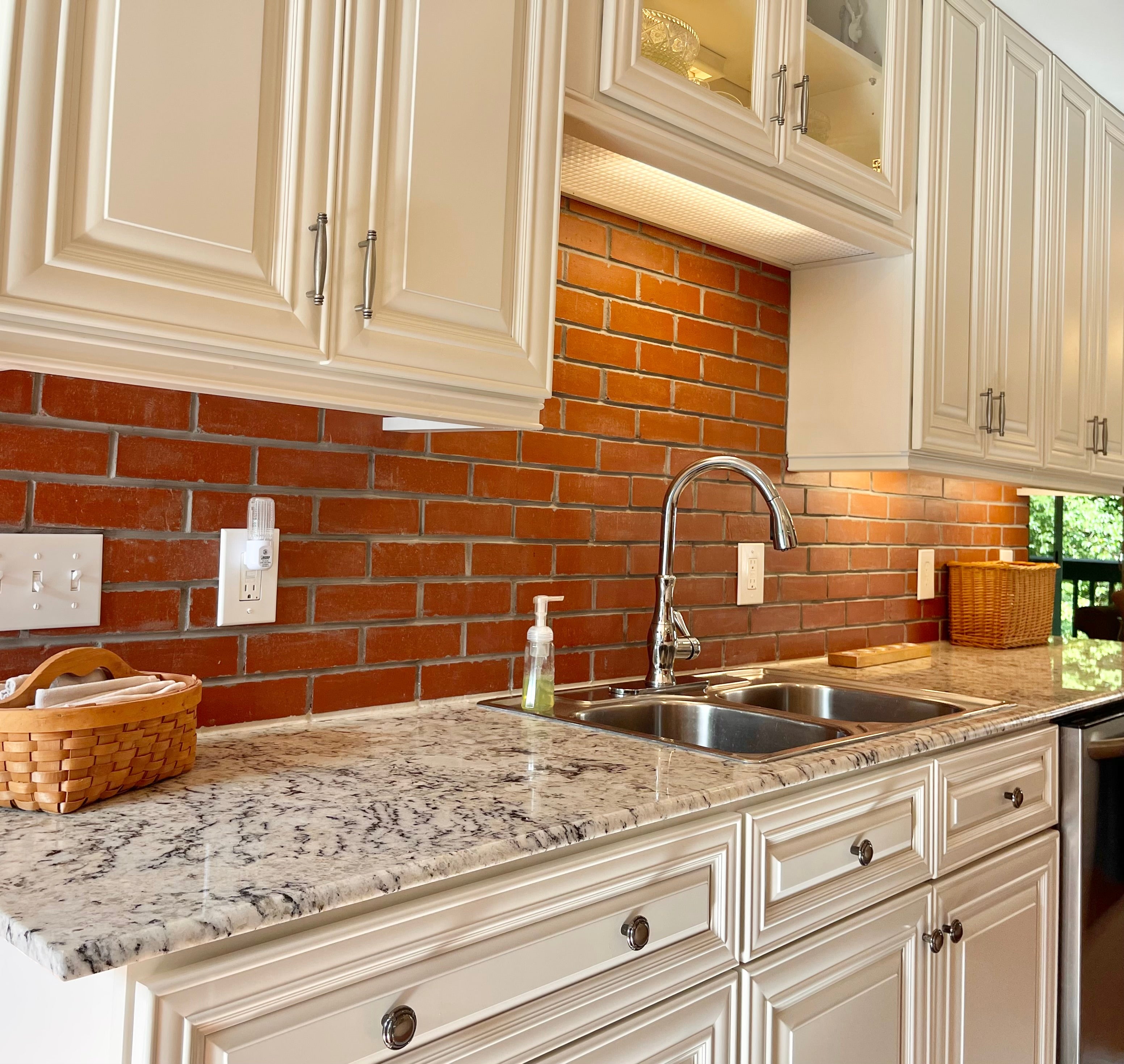 Premium Wholesale Cabinetry in Charlotte: Elevating High-End Residential Remodels