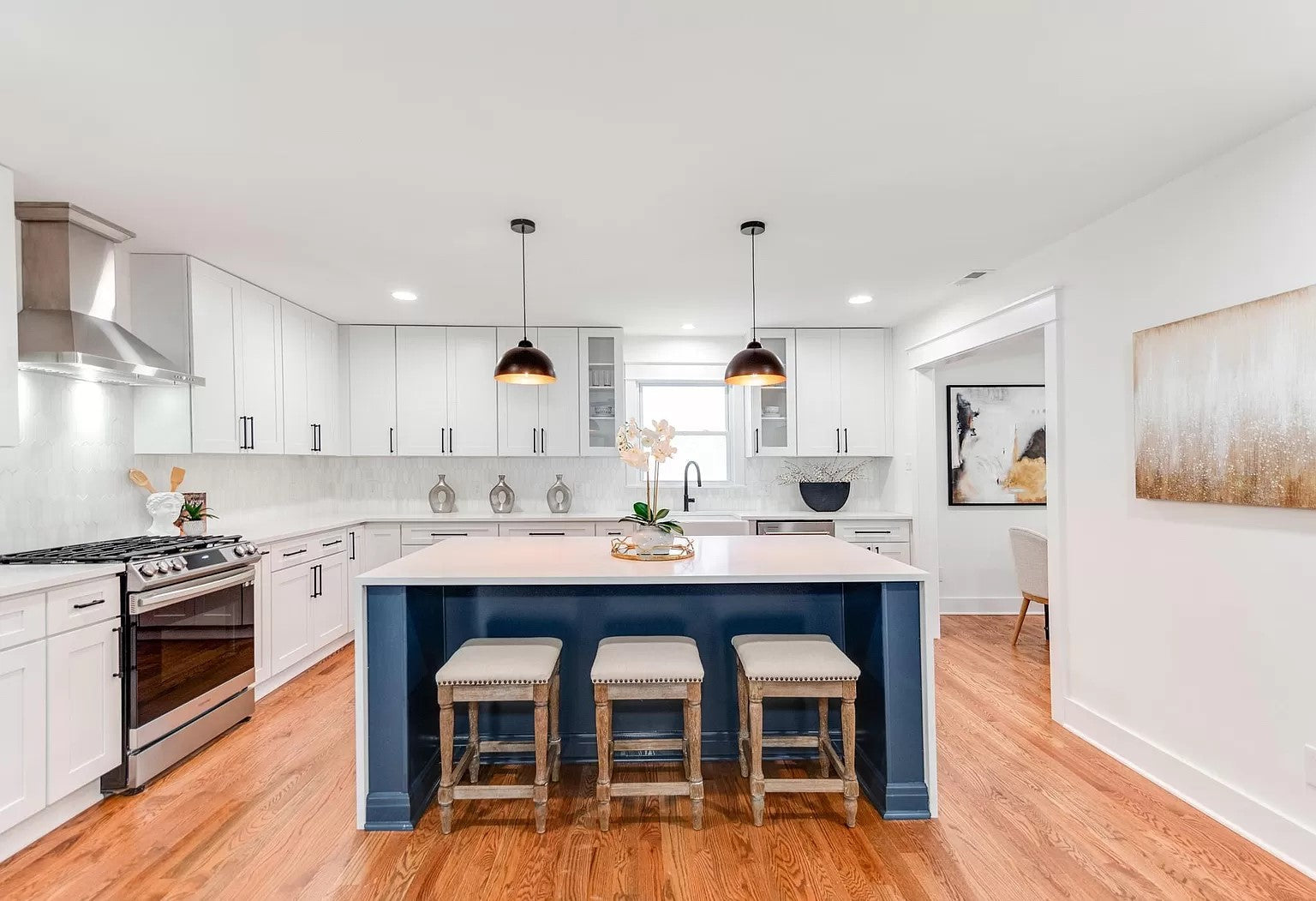 Why Interior Designers in Virginia Prefer Working with Wholesale Cabinet Suppliers